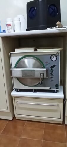 Autoclave-Faro-su-servomobile-con-ruote